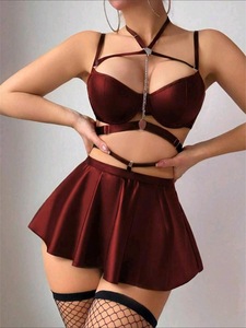 Ensemble de lingerie en similicuir avec harnais et mini-jupe décorée de chaînes - Product Image 5