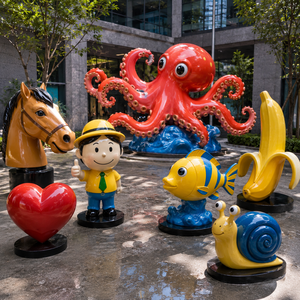 Sculpture <span class=keywords><strong>de</strong></span> tête <span class=keywords><strong>de</strong></span> cheval grandeur nature en résine polyester écologique, motif Yes Man, avec des motifs <span class=keywords><strong>de</strong></span> banane, poisson, cœur, escargot et pieuvre - Product Image 2