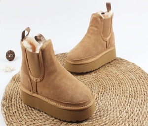 Bottes de neige style Uggs personnalisables à plateforme |   Bottines Chelsea imperméables doublées de fourrure pour l'hiver avec service OEM, étiquette privée acceptée - Product Image 2