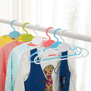 Cintres en plastique antidérapants et minces pour le rangement de la garde-robe et la présentation des vêtements – Vente en gros - Product Image 5