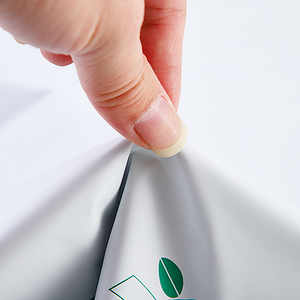 Sacs poly d'expédition biodégradables personnalisés pour vêtements Sacs postaux compostables en matériau kraft à bulles et amidon de maïs - Product Image 3