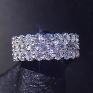 Bague de luxe pavée de pierres rondes pour hommes et femmes, bijou élégant pour les affaires - Product Image 2
