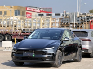 <span class=keywords><strong>Tesla</strong></span> <span class=keywords><strong>Model</strong></span> Y 2025 RWD, Électrique, 299 ch, Autonomie de 593 km, <span class=keywords><strong>3</strong></span> 941 milles, Conduite à gauche - Product Image 4
