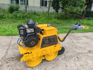 Compacteur d'asphalte et de sol entièrement hydraulique 1T, rouleau compresseur vibrant à double tambour - Product Image 4