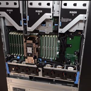 ขายส่งเซิร์ฟเวอร์แร็ค R7615 2U พร้อมโปรเซสเซอร์ EPYC 9354 หน่วยความจำ 16*2.5+4*NVME DDR5 2*32GB 480GB SSD ไดรฟ์ 2*1400W มีสินค้าในสต็อก - Product Image 5