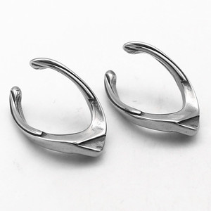 Pendientes geométricos de acero y titanio de Yunnique, diseño abierto para fiesta, accesorio de moda para hombres y mujeres - Product Image 5