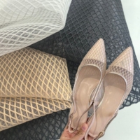 Tissu en maille aérée 3D en polyester 100% tricoté à la chaîne pour sacs à main, chaussures, escarpins à bout pointu, vêtements, chaises, masques