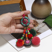 Porte-clés attrape-rêves bohème personnalisé, perles en bois faites à la main, pompons en peluche, breloques, pendentif de sac, porte-clés pour décoration