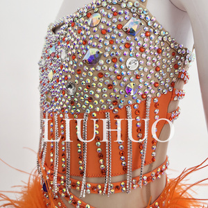 LIUHUO Set Costume da Ballo per Bambini Fucsia con Top Corto Decorato con Strass e <span class=keywords><strong>Gonna</strong></span> con <span class=keywords><strong>Piume</strong></span> - Product Image 5