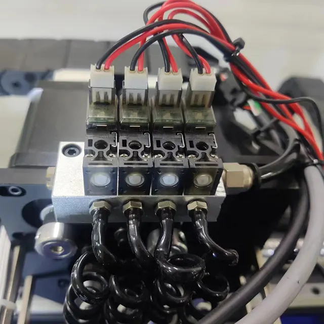 Smt Moederbord Productie-En Assemblagemachine Kan Componenten 0402 Sop, Qfp En Plcc Installeren.