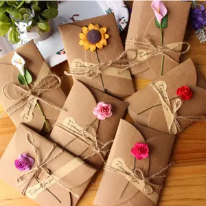 Venta al por mayor diy flores secas tarjetas-Tarjeta de felicitación de invitación de papel Kraft DIY con sobre, sobres de invitación de fiesta de boda de flores secas hechas a mano