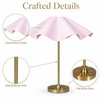 Lampe de table sans fil à intensité variable, rechargeable, avec abat-jour plissé en tissu blanc, idéale pour la location événementielle, les mariages et les centres de table.