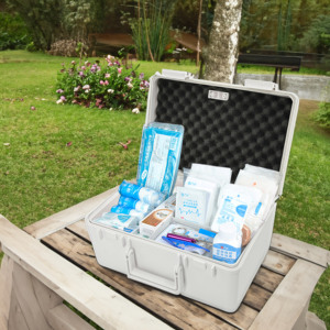 Kit de survie en plein air personnalisé en usine trousse de premiers soins étanche trousse médicale en plastique pour le camping fournitures médicales - Product Image 1