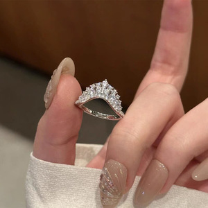Anello con Design a Corona, Stile Elegante, Anello per Dito Indice da Donna - Product Image 1