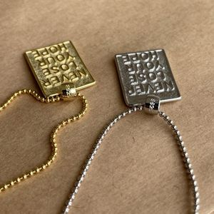 สร้อยคอ Dylam แบบกำหนดเอง จี้ทองคำพร้อมแผ่นป้ายชื่อส่วนตัว ดีไซน์ล็อกเก็ตเงินแท้สำหรับผู้หญิง สร้อยคอชื่อเงินแท้ - Product Image 3