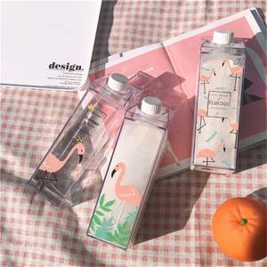 Bouteille d'eau et carafe en forme de lait de style vintage transparente de 500 ml, réutilisable, en plastique transparent, avec boîte en carton - Product Image 4