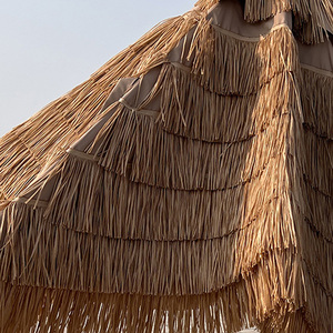 Parasol de plage imperméable à double couche avec cadre en fer et design romain en paille pour la plage et l'hôtel - Product Image 3