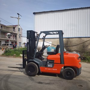 Chariot élévateur diesel Toyota FD30 d'occasion de 3 tonnes avec certificat d'homologation - Product Image 4