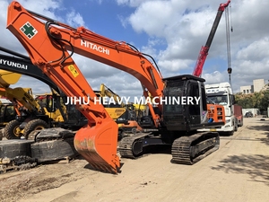 Pelles japonaises Hitachi d'occasion châssis mobile sur chenilles sans rouille année 2022 avec moteur Izusu 6BG1 - Product Image 5