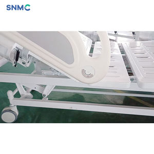 Cama de hospital de 3 funciones Cama de Enfermería de torneado médico manual de 3 manivelas Cama de paciente para parálisis discapacitada para salas de consulta - Product Image 1