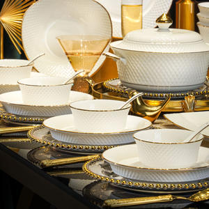 Nuevo juego completo al por mayor, <span class=keywords><strong>vajilla</strong></span> ligera de lujo, cuencos <span class=keywords><strong>y</strong></span> platos, platos de cerámica de alta estética con bordes dorados para el hogar - Product Image 1