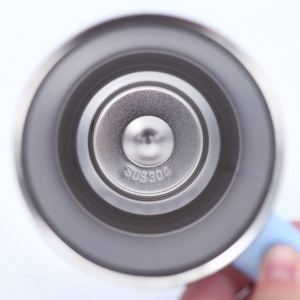 Gobelet isotherme moderne de 40 oz avec poignée et paille rabattable, personnalisable avec logo – Bouteille d'eau en acier inoxydable isolée, anti-fuite, idéale pour les cadeaux - Product Image 4