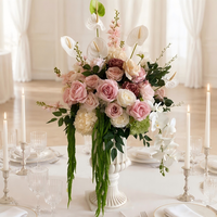 Centre de table floral artificiel de luxe haut de gamme pour la décoration de mariages et d'événements à louer