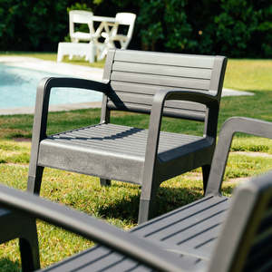 Set di Mobili da Giardino Contemporanei in Plastica Riciclata, Divano e Poltrone per 4 Persone, Eco-Compatibile - Product Image 6
