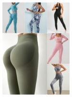 Liquidation Vêtements mixtes pour femmes Différents styles de vêtements de yoga sportifs et à la mode disponibles en vente de gros aux prix actuels.
