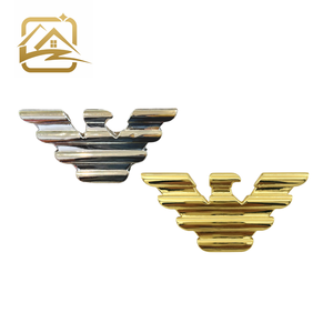 Hebilla decorativa de plástico de 135 mm de ancho con clavos para cabecero de cama y sofá, personalizable - Product Image 1