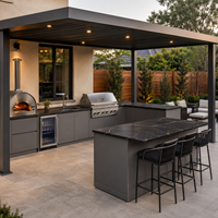 Système d'aménagement extérieur avec pergola motorisée et cuisine en acier inoxydable sur mesure pour les partenaires grossistes