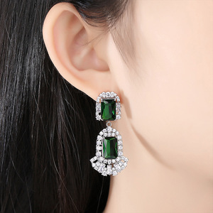 Orecchini Pendenti Vintage Stile Palazzo con Zirconi Verde Smeraldo, Gioielli di Lusso Retrò per Donne, Eleganti Orecchini alla Moda - Product Image 2