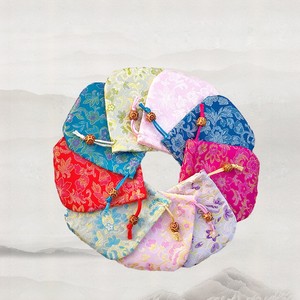 Bolsas de Regalo de Joyería de Yute Reciclable de Primera Calidad de 10*10 cm con Cordón, Bordado Tradicional Chino y Logotipo Personalizable para Viajes - Product Image 1