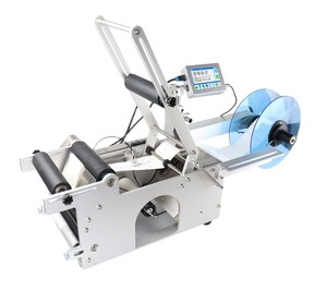Machine d'application d'étiquettes plates semi-automatique de haute qualité, adaptée à l'emballage dans des sacs en plastique, des cartons, des bouteilles et des sacs. - Product Image 1
