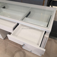 Table de maquillage Offre Spéciale en usine avec grand miroir et lumières LED Bureau de coiffeuse réglable en luminosité pour salon de beauté