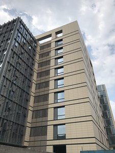 Panneau mural personnalisé en terre cuite, revêtement décoratif de façade avec revêtement émaillé, ignifugation A1 - Product Image 5
