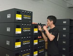 Batteria LiFePO4 Personalizzata 48V/51.2V 280Ah con Rack in Acciaio Fai-da-Te per Accumulo di Energia Solare Marca LiMax Garanzia di 10 Anni - Product Image 2