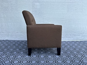 Elegante y Acogedor Sillón con Tapizado de Castaño, Estilo de Diseño Moderno para Uso en Hoteles, Fabricado en Vietnam - Product Image 2