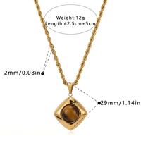 Collier pour femme en acier inoxydable style rétro, design géométrique irrégulier, avec pierre œil de tigre et bambou