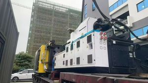 Machine de moulage par injection horizontale hydraulique à deux plats de 1000 tonnes, 5ème génération, contrôlée par PLC, avec boîte de vitesses et vis de roulement, d'occasion, modèle Borch - Product Image 4