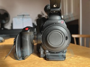 Cámara de Video Digital HFT Profesional EOS C300 Mark II 4K, Sensor CMOS HD, Pantalla de 4 Pulgadas, Zoom Óptico de 10x-20x, Doble Zoom - Product Image 2