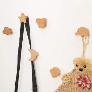 ตะขอแขวนติดผนังไม้เนื้อแข็ง รูปดาวและพระจันทร์ สำหรับใช้ในห้องนอน ห้องครัว ตู้เสื้อผ้า ตู้เก็บของ - Product Image 3