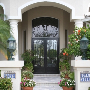 Grande porte battante double en acier galvanisé, style français, avec <span class=keywords><strong>insert</strong></span> en verre personnalisé et motif en spirale, <span class=keywords><strong>d</strong></span>écoration <span class=keywords><strong>d</strong></span>'entrée de villa, OEM - Product Image 1