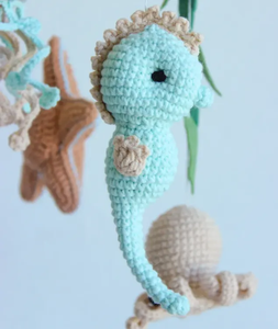 Móvil de bebé océano móvil de bebé de ganchillo náutico con medusas narval tortuga pulpo y caballito de mar - Product Image 6