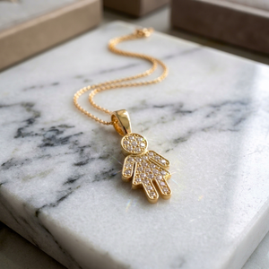 Collar con Colgante de Diamantes Pavé Chapado en Oro Personalizado, Elegante Colgante con Forma de Niña Pequeña, Joyería de Oro Amarillo - Product Image 1