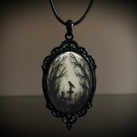 Collier Cadre Photo Vintage Style Gothique Rétro avec Château, Chauve-souris, Roses, Corbeau et Croix, thème Vampire