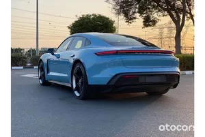 Caratteristiche uniche e aggiornamenti utilizzati Porsches <span class=keywords><strong>Taycan</strong></span> EV 2021 Model Year GCC specifiche auto pronte a partire - Product Image 5