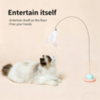 Nouveau design Jouet interactif pour chat en forme d'OVNI avec plumes et ventouse