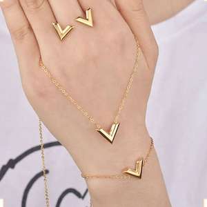 Nueva moda 18K chapado en oro de acero inoxidable clásico en forma de V colgante collar pendientes y pulsera conjunto de joyas - Product Image 1