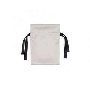 Sacs en satin miniatures personnalisés en gros, pochettes anti-poussière pour perruques, sacs cosmétiques à cordon avec ficelle - Product Image 3